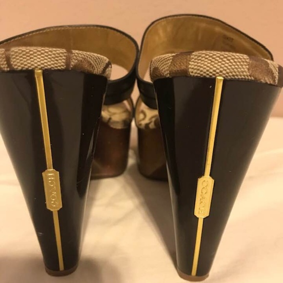 Coach Sandals - Picture 3 of 5